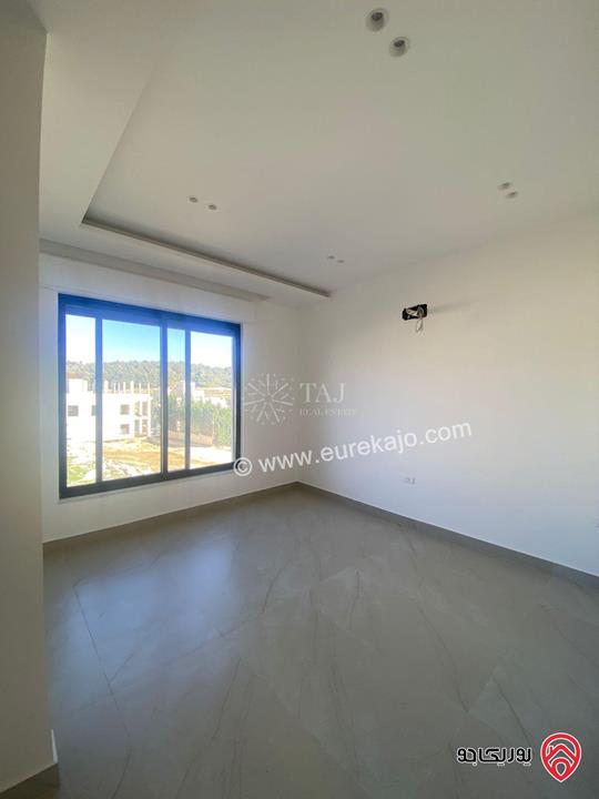 شقة فاخرة أرضية مساحة 386م داخلي و 300م خارجي للبيع في عمان - مرج الحمام / الحويطي