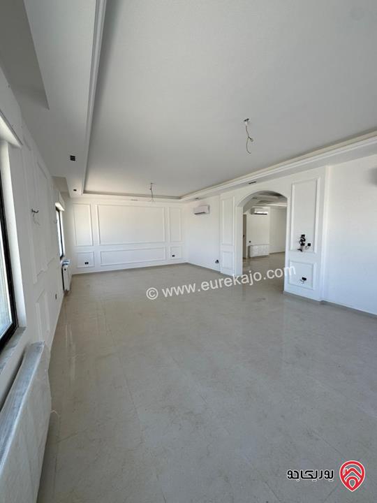 فيلا فاخرة مساحة 678م على أرض 639م مع اطلالة خلابة للبيع في بلعاس / ناعور