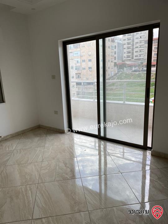 شقة طابق ثاني مساحة 165م للبيع في عمان - المدينة الرياضية بجانب اسواق العز