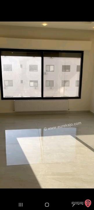 شقة مع رووف مساحة 215م للبيع في عمان - الجبيهة شارع الاردن قرب ديوان الصمادي 