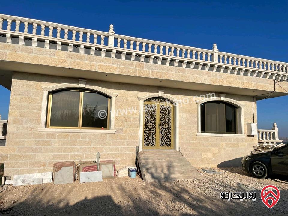 فيلا جديدة مساحة البناء 300م على أرض 2 دونم للبيع في عجلون - عبين