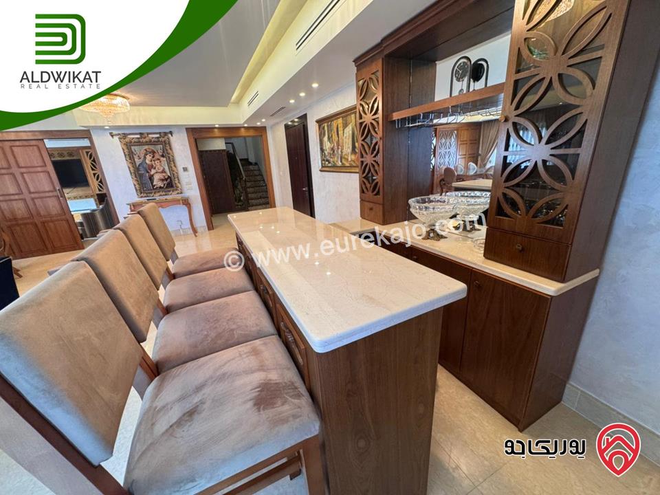 شقة للبيع في عمان - عبدون طابق اخير مع روف مساحة البناء 300م ومساحة الترس 50م موقع مميز