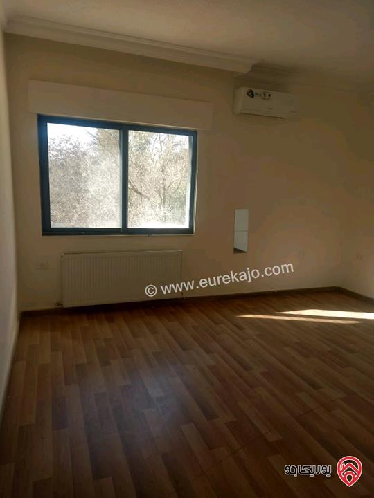 شقة طابق ثاني مساحة 213م للبيع في عمان - خلدا 