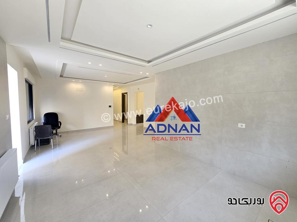 شقة أرضية مساحة 175م مع تراسات واسعة 200م و كراج ومدخل خاص للبيع في عمان - الرابية