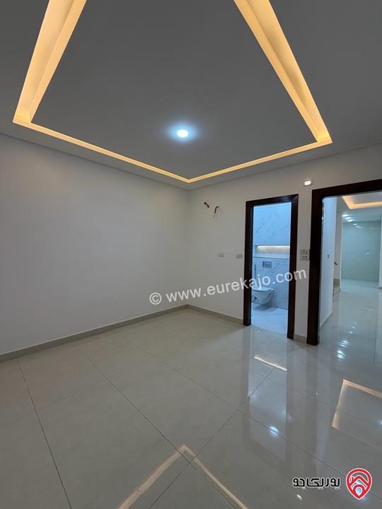 شقة طابق ثالث مع رووف مساحة 145م للبيع في عمان - الجبيهة