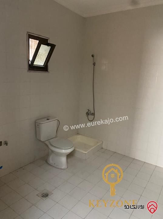 شقة طابق ثالث مساحة 235م للبيع في عمان - دير غبار 