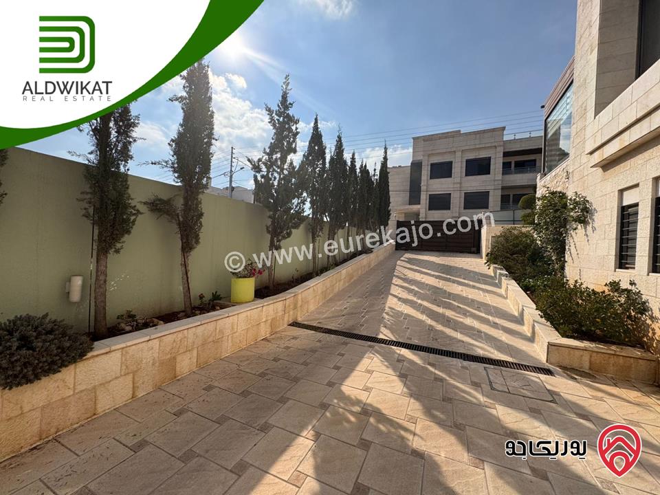 فيلا مساحة الارض 1600م ومساحة البناء 1100م مساحة الحديقة 400م للبيع في السلط - منطقة السرو 