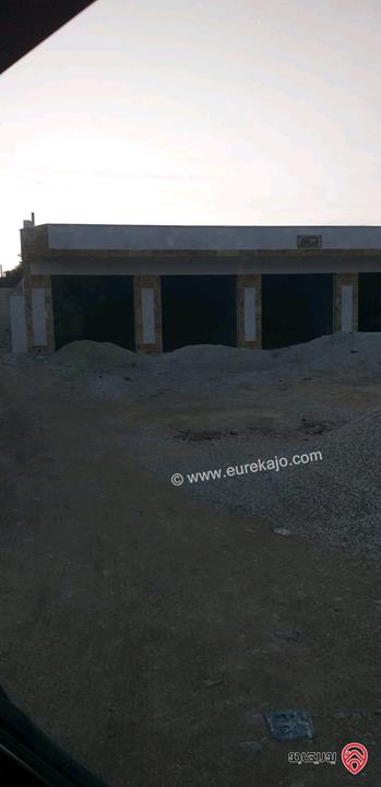 مزرعة مساحة الأرض 10 دونم مع مخازن عباب المزرعة للبيع في الزرقاء - صروت