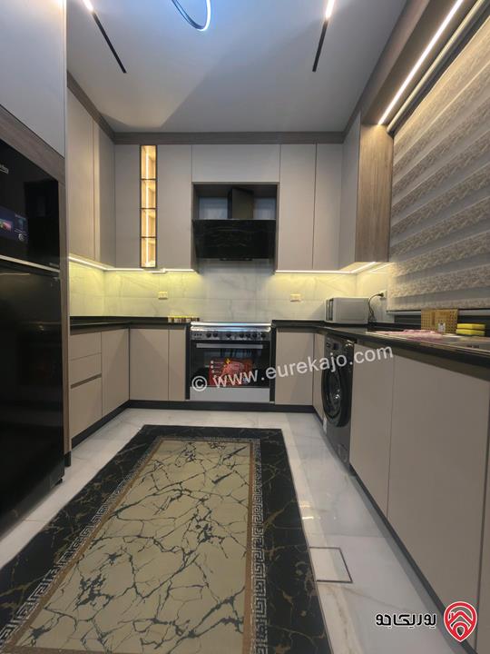 شقة مفروشة ديلوكس طابق ثالث مساحة 150م للايجار في عمان - ام السماق 