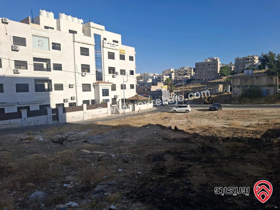 قطعة مميزة على ثلاثة شوارع مساحة 1 دونم و 64م للبيع في عمان - طبربور