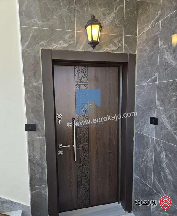 شقة طابقية مميزة للبيع في عمان - أم السماق طابق ثالث 230م مع روف 130م 
