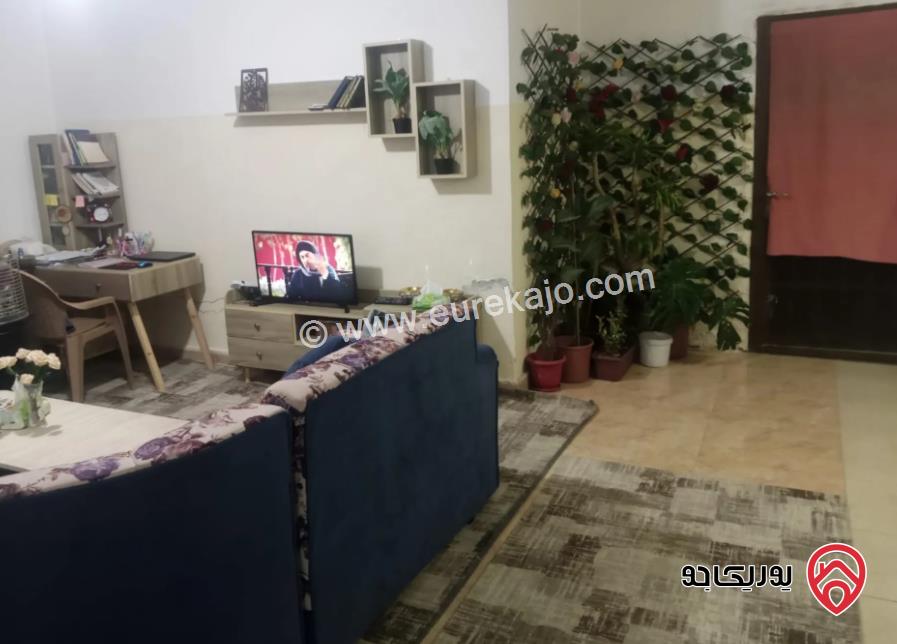 شقة طابقية مساحة 102م طابق ثالث مع ترس 64م للبيع في أبو علندا 