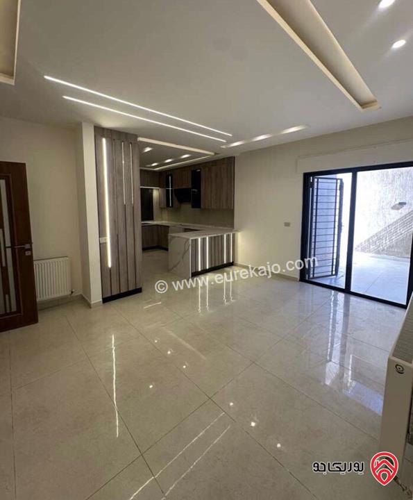 شقه شبه ارضية مساحة 200م داخلي و 40م خارجي للايجار في عمان - البنيات 