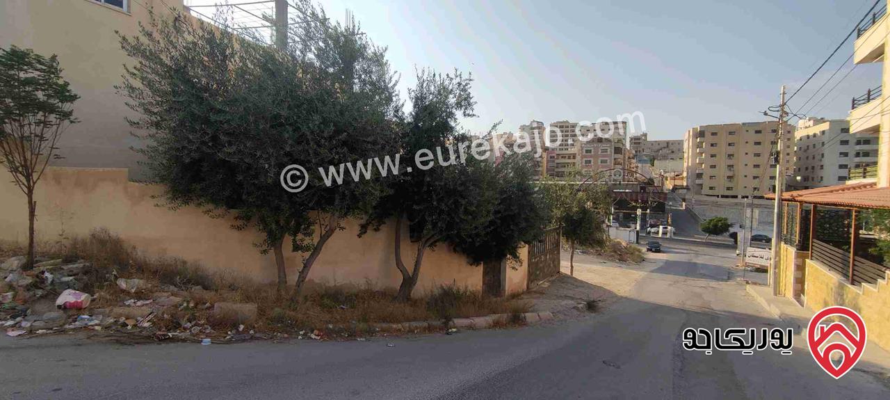 بيت طابقين مساحة 330م على أرض 380م للبيع في الزرقاء - شارع الكرامة