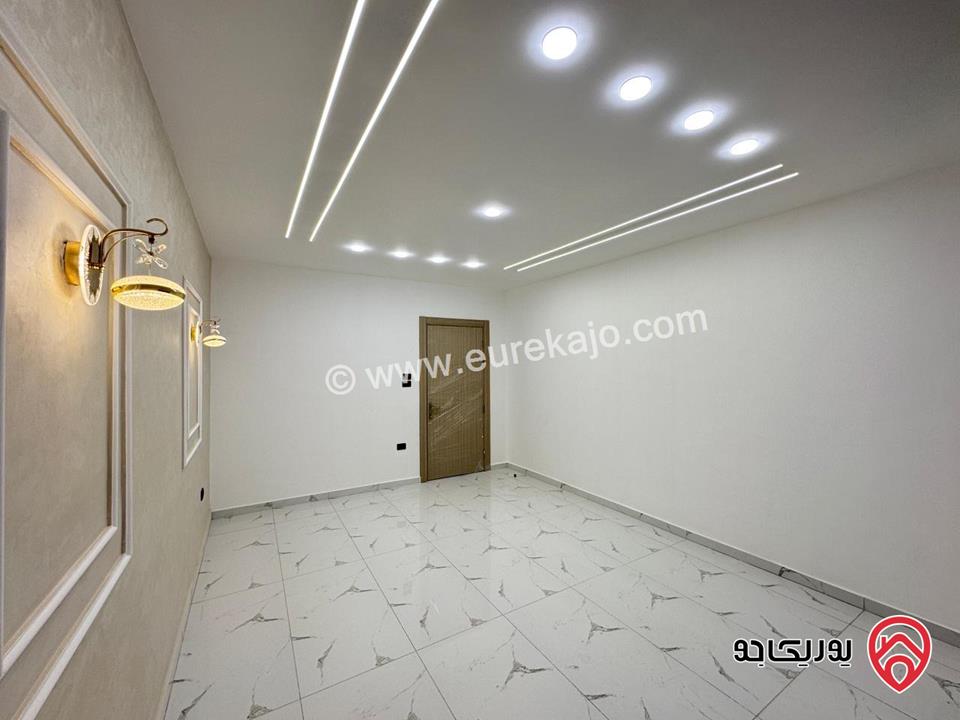 شقة طابق ثالث دوبلكس مساحة 212م مع تراس خارجي 40م للبيع في عمان - البنيات 