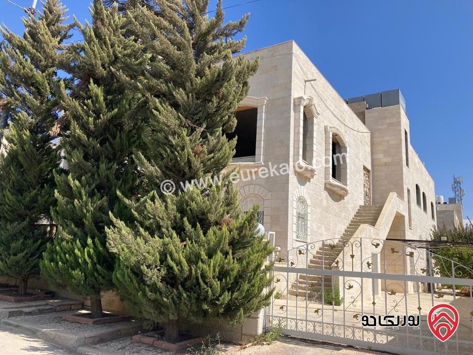 فيلا فاخرة مساحة الارض 941م و مساحة البناء 979م للبيع في عمان - مرج الحمام