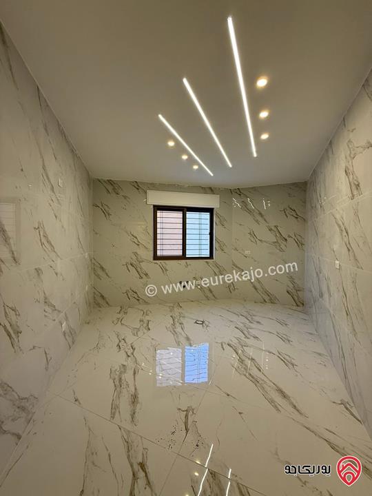 شقة للإيجار شبه ارضية مساحة 120م مع ترس 60م في عمان - ضاحية الاستقلال