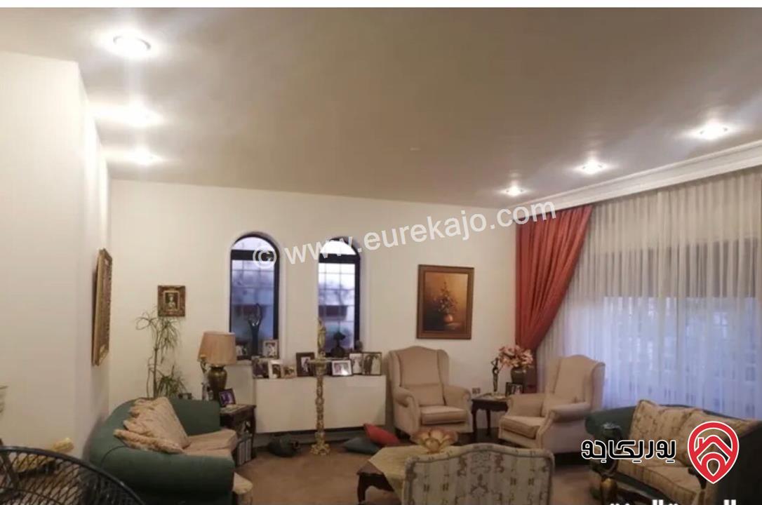 شقة طابقية شبه ارضية مساحة 287م داخلي و 85م خارجي للبيع في عمان - الشميساني 