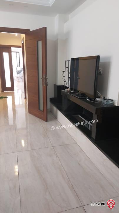 شقة مساحة 190م داخلي و 50م خارجي للبيع في عمان - دير غبار