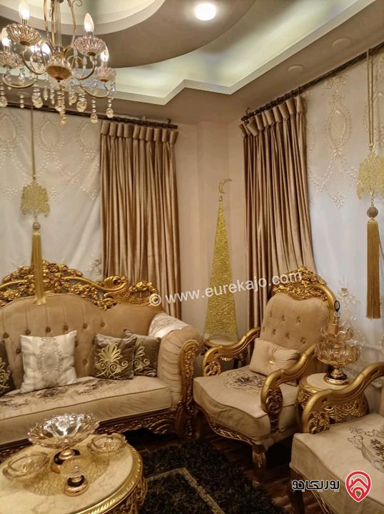 منزل مساحة 210م على أرض 450م للبيع في مخيم الزرقاء قريب من المجمع الجديد 