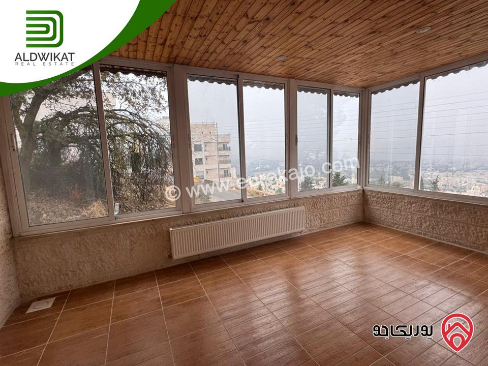 فيلا مستقلة للبيع في عمان - صويلح بالقرب من الحمر مساحة الأرض860م مساحة البناء 390م موقع اطلالة