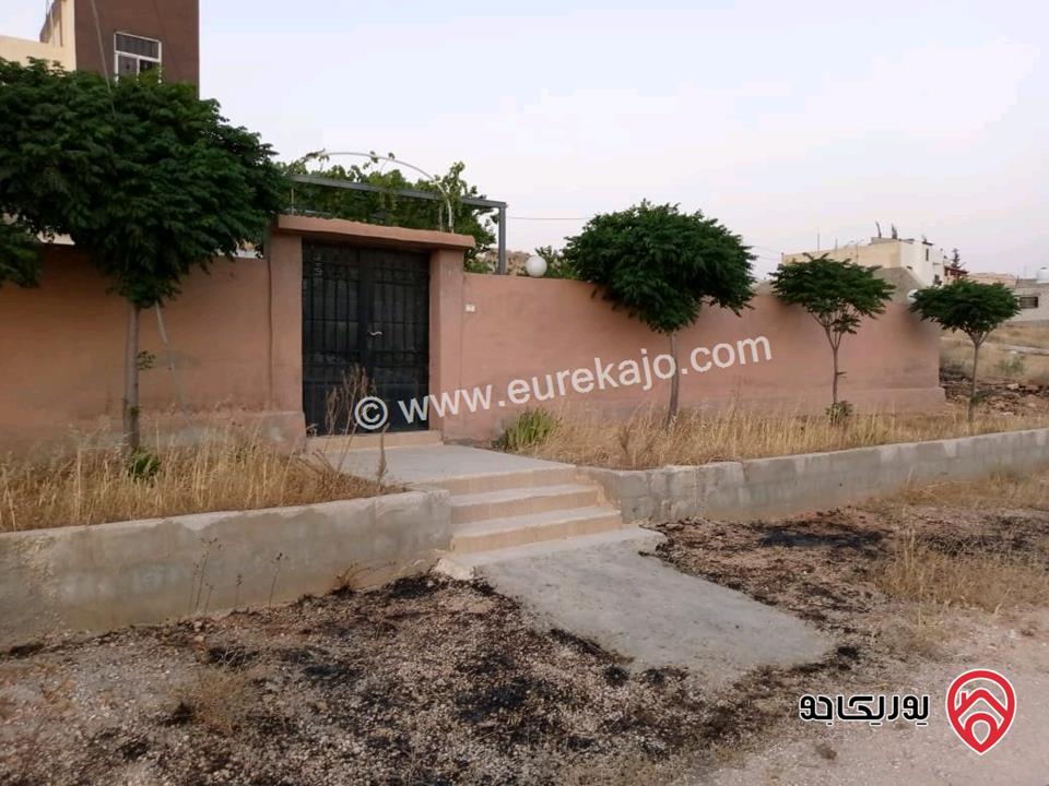 مزرعة مساحة الأرض 618م والبناء 100م للبيع في المفرق