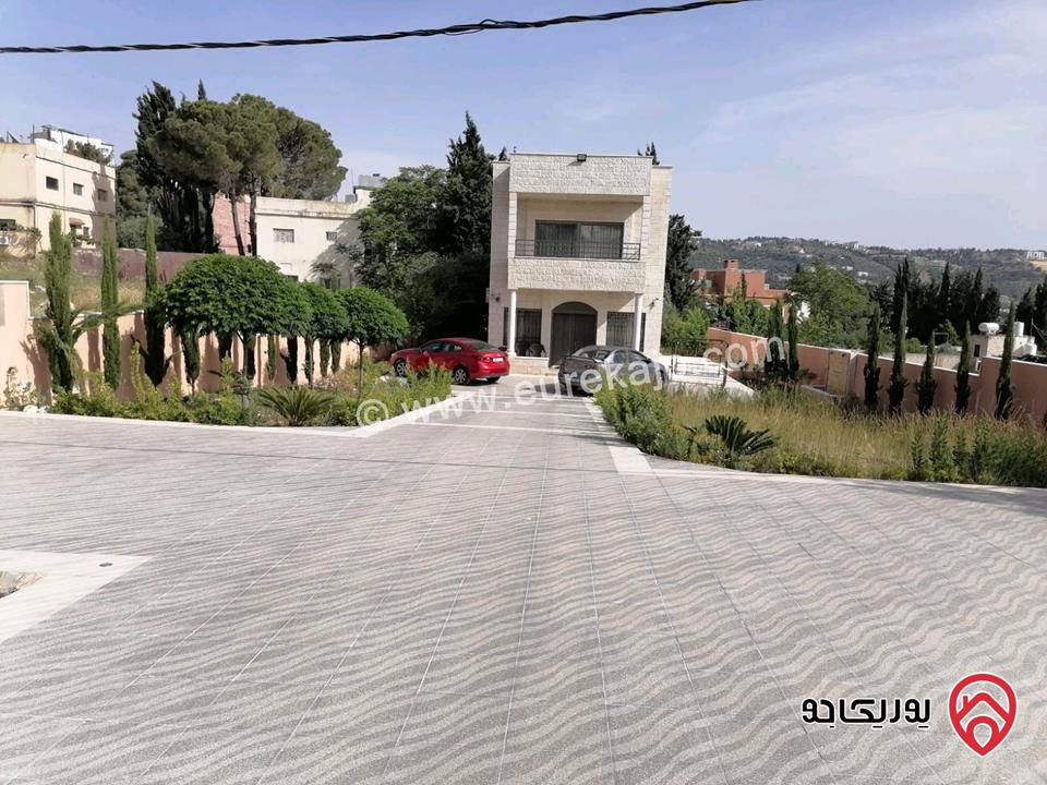 فيلا حديثة طابقين مساحة 300م على أرض 1086م للبيع في عمان - الحمر