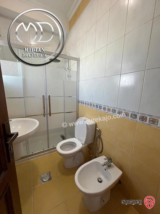 شقة فارغة للايجار في عمان - ام السماق مساحة 235م 4 نوم طابق ثالث تشطيبات سوبر ديلوكس اطلالة جميلة بسعر مميز جداً