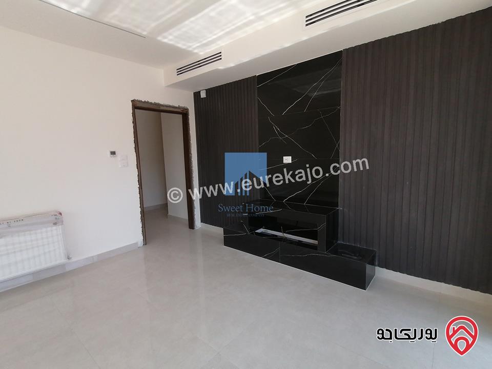 شقة فاخرة للبيع في عمان أم السماق - خلف السيتي مول وقرب مكة مول طابق ارضي 250م تشطيب سوبر ديلوكس لم تسكن