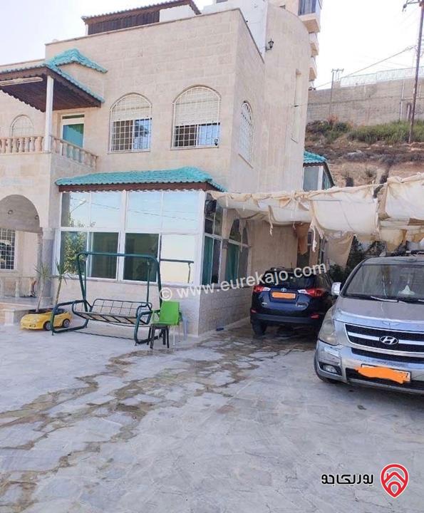 فيلا مساحة 360م على أرض 955م للبيع في عمان - الجبيهة