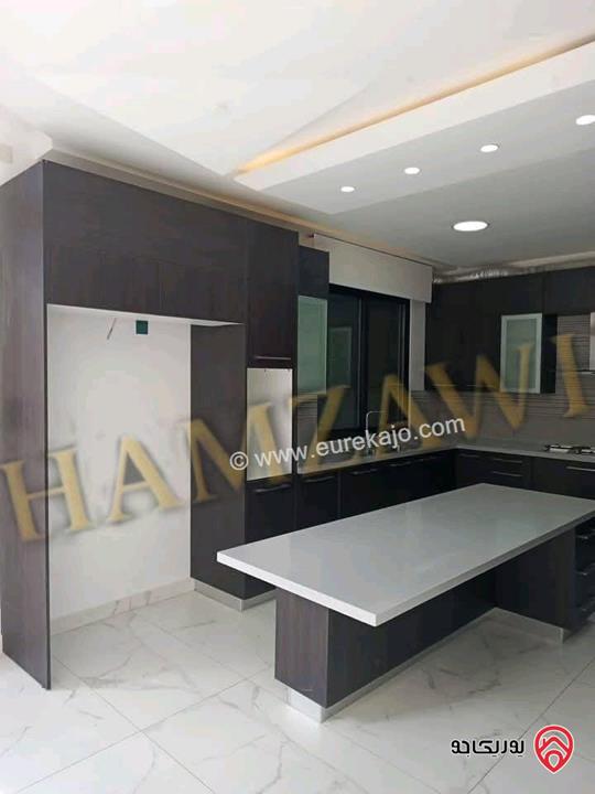 شقة دوبلكس أرضية مساحة 300م داخلي و 250م خارجي للايجار في عمان - حي الصحابة 