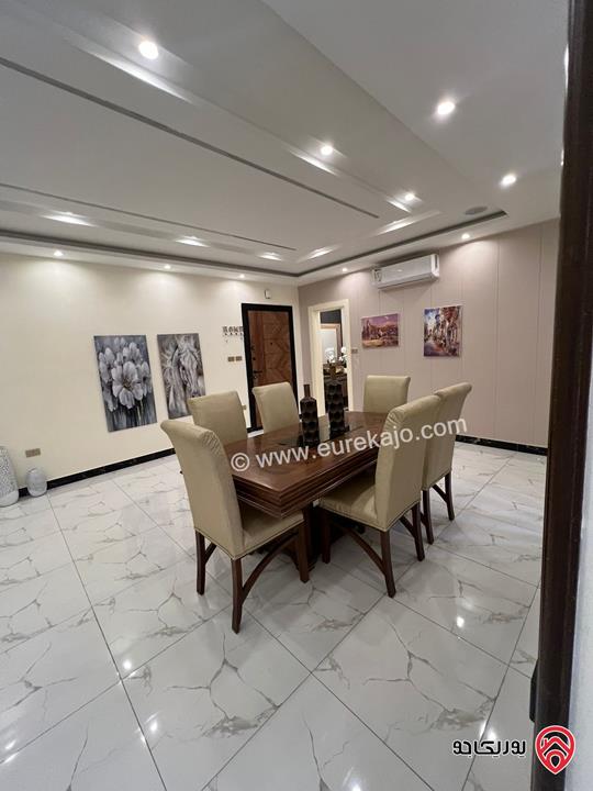 شقة فاخرة أرضية مساحة 180م داخلي و 100م خارجي للايجار مفروشة في عمان - عبدون