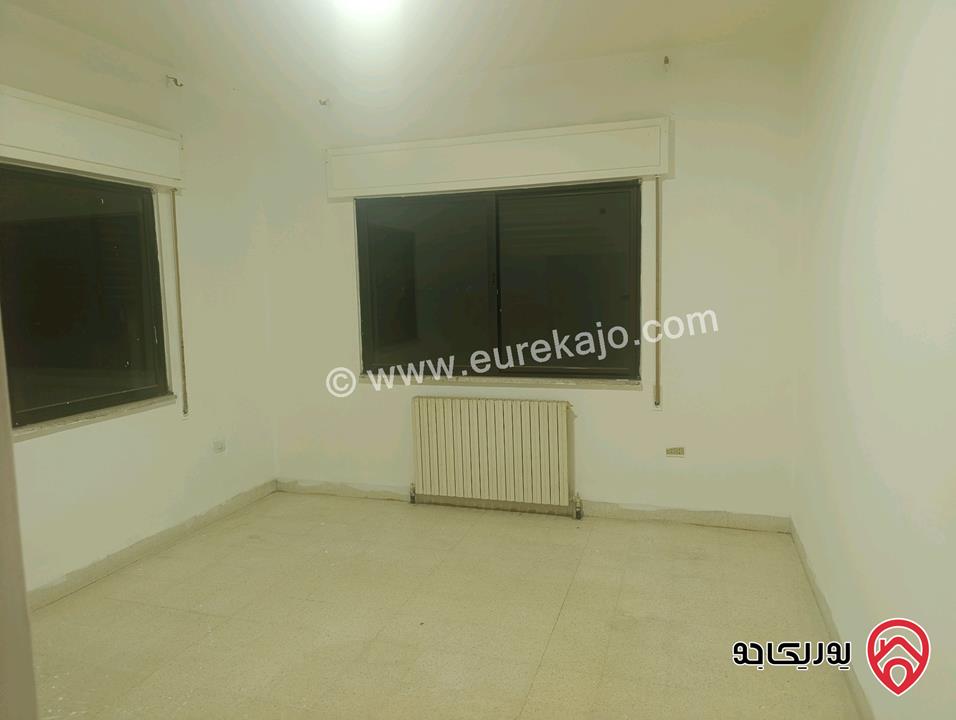 شقة طابق ثالث مساحة 160م وروف 30م للبيع في عمان - ام اذينة