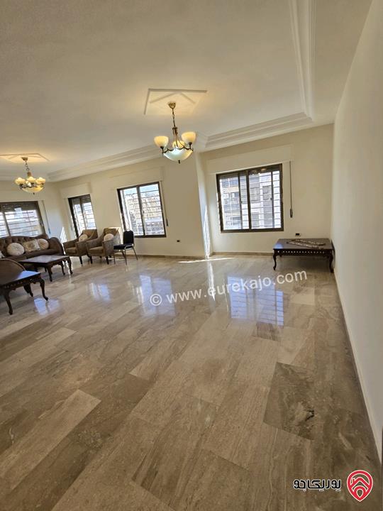 شقة مساحة 220م للبيع في عمان - خلدا بحالة ممتازة وبسعر مغري 