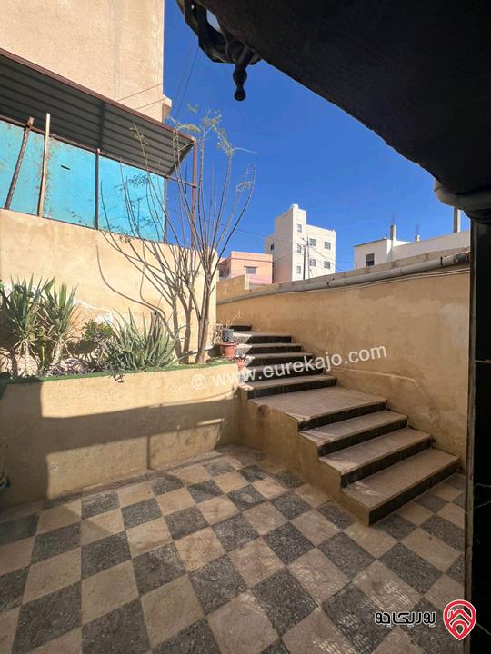 شقة طابق ثاني مساحة 110م للبيع في الرصيفة