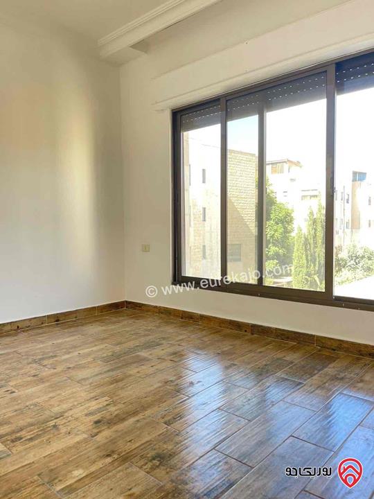 شقة فارغة طابق أول مساحة 150م للايجار في عمان - الرابية