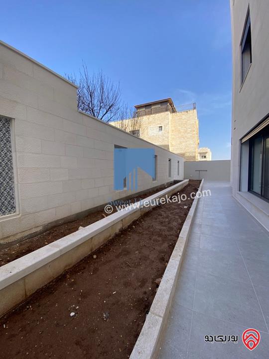 شقة أرضية طابقية مساحة 306م مع ترسات 200م ومسبح لم تسكن للبيع في عمان - أم السماق