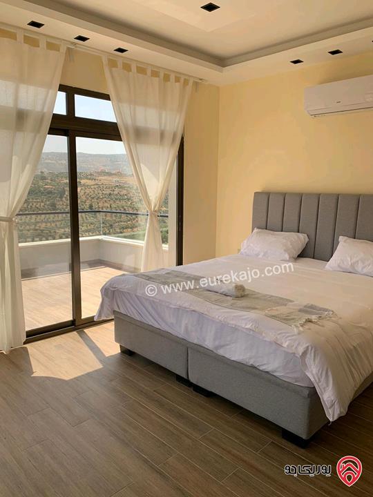 فيلا مساحة 700م على أرض 3 دونم و 512م للبيع في السلط