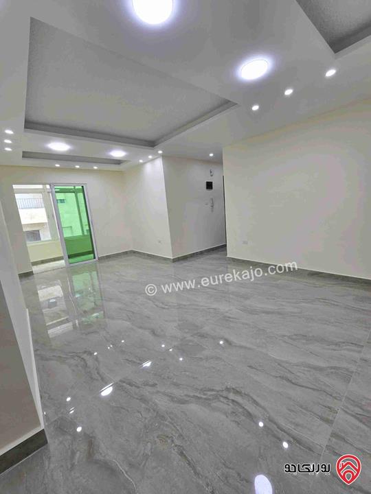 شقة طابق ثالث مساحة 90م للبيع في عمان - تلاع العلي