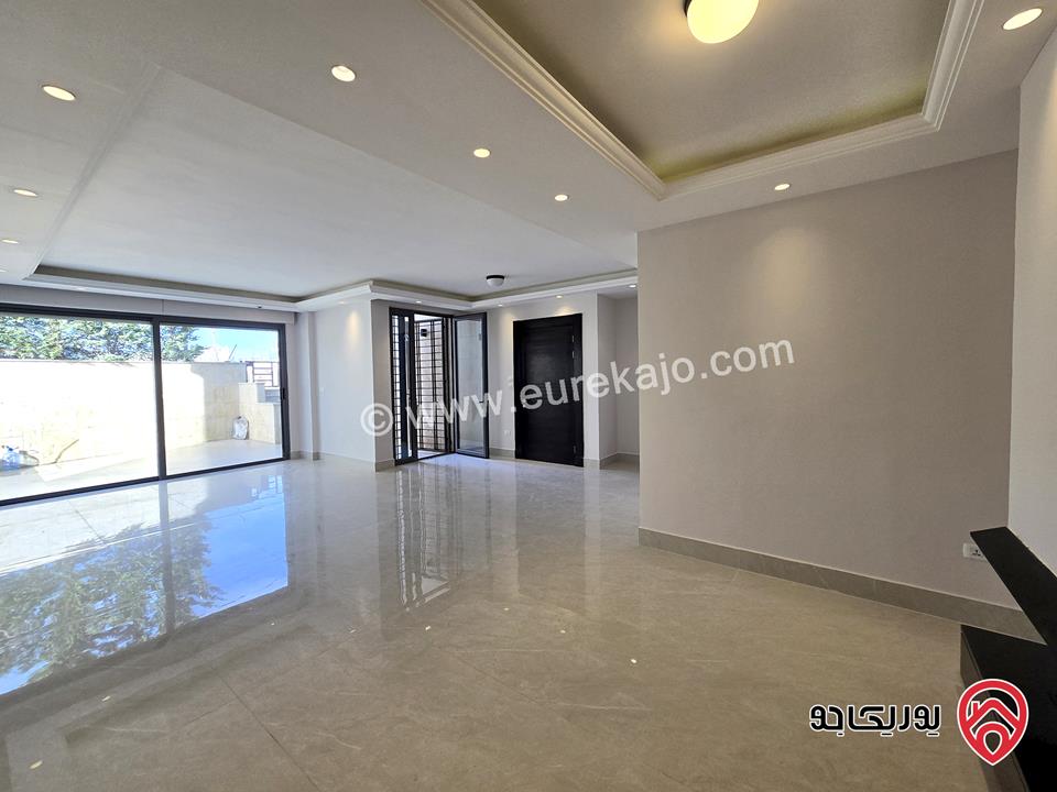 شقة شبه أرضية مساحة 200 متر مع ترس 40م ومدخل خاص للايجار في عمان - عبدون