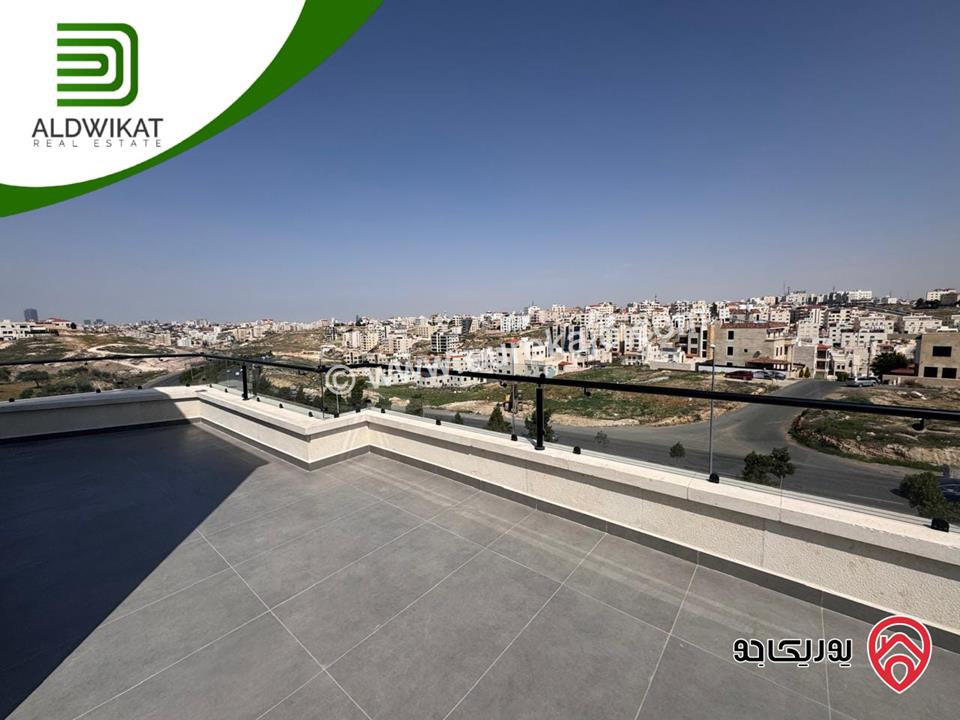 روف مساحة 220م داخلي والترس 220م موقع مميز ومطل للبيع في عمان - رجم عميش
