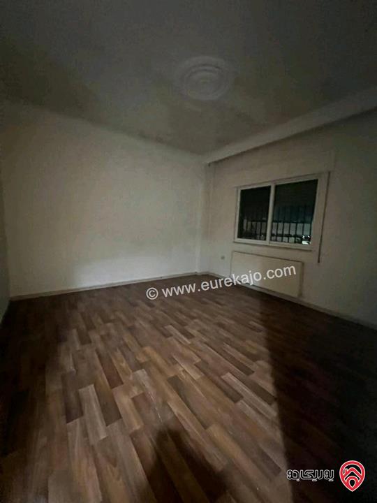 شقة فارغة مساحة 160م طابق ثالث للايجار في عمان - أم السماق