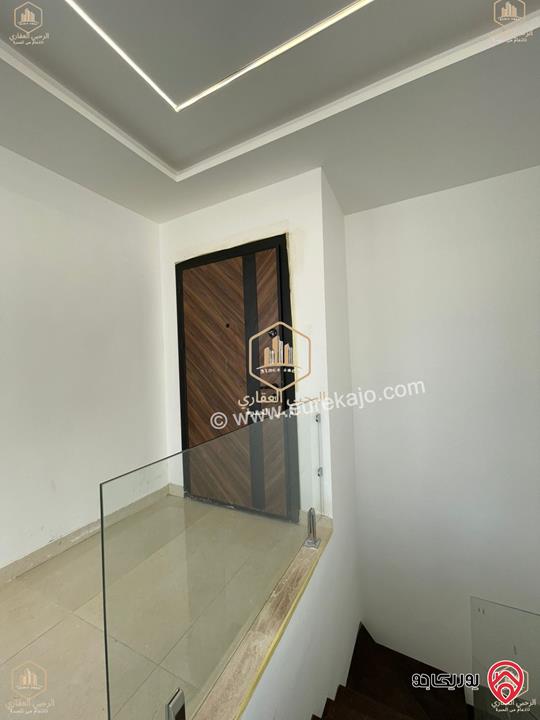 شقة سوبرديلوكس جديد لم يسكن طابق ثالث مع رووف مساحة 280م للايجار في عمان - الشميساني