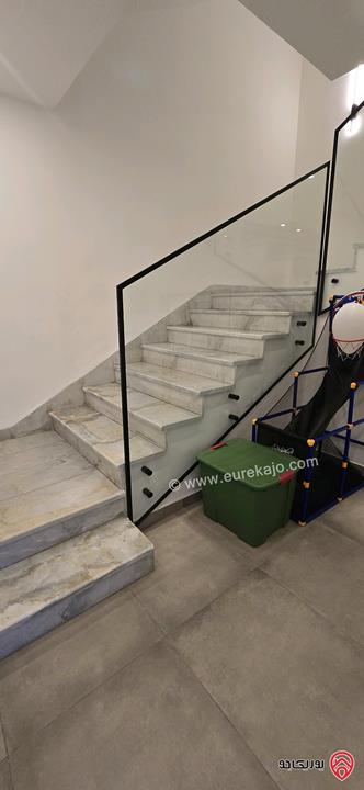 شقة تربلكس مساحة 469م داخلي و 150م خارجي للبيع في عمان - عبدون