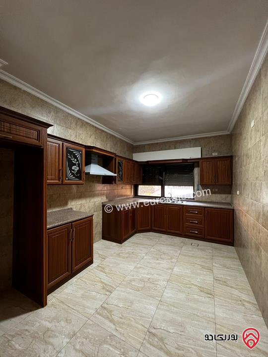 شقة مجددة بالكامل مساحة 150م طابق أول للايجار في عمان - الشميساني 