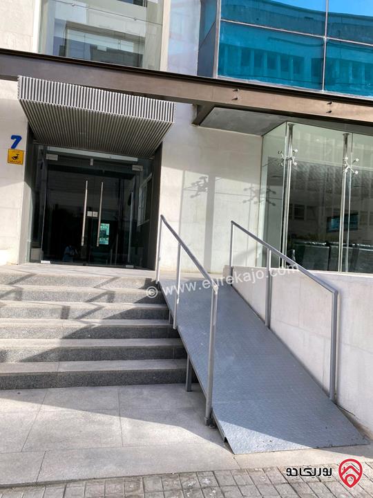 مجمع تجاري على أرض 258م للبيع في عمان قرب البوليفارد 