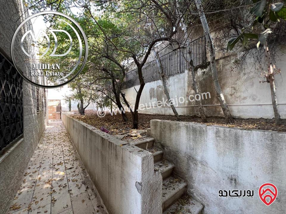 فيلا مستقلة فارغة مساحة 460م على أرض 800م للايجار في عمان - ام السماق قرب السيتي مول سوبر ديلوكس منطقة فلل هادئة بسعر مميز جداً