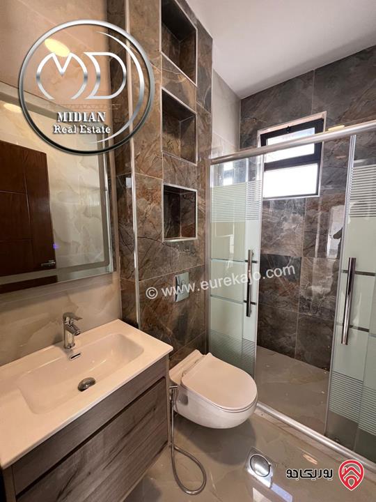 شقة دوبلكس فارغة للايجار في عمان - خلدا طابق أخير مع روف مساحة 200م مع تراسات تشطيبات و ديكورات عصرية فاخرة اطلالة رائعة