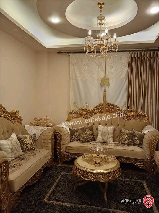 منزل مساحة 210م على أرض 450م للبيع في مخيم الزرقاء قريب من المجمع الجديد 