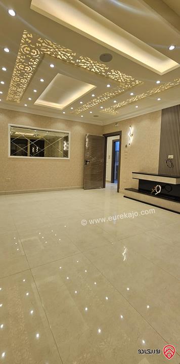 شقة أرضية مساحة 200م داخلي و 40م خارجي للبيع في عمان -  الجبيهة